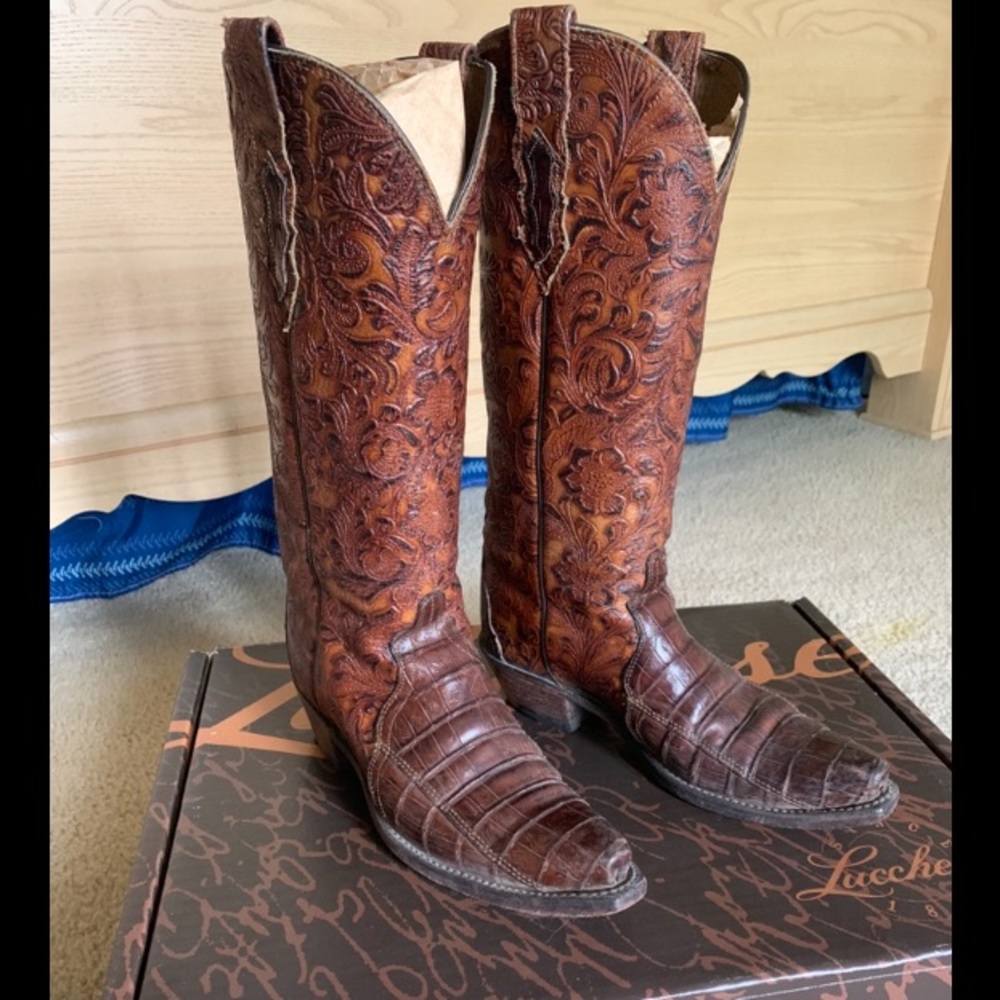Women lucchese boots size 5.5B